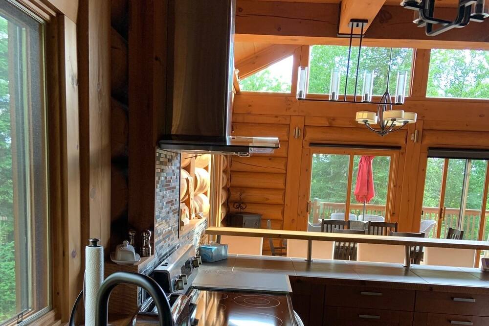 Photo of Kitchen in Val-des-Lacs