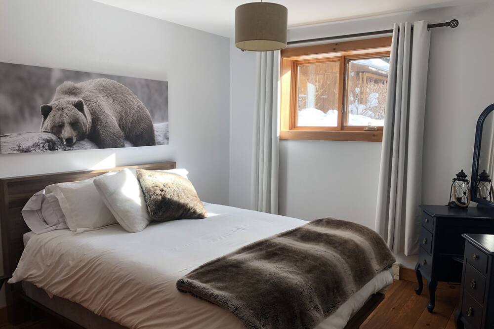 Photo of Bedroom in Val-des-Lacs