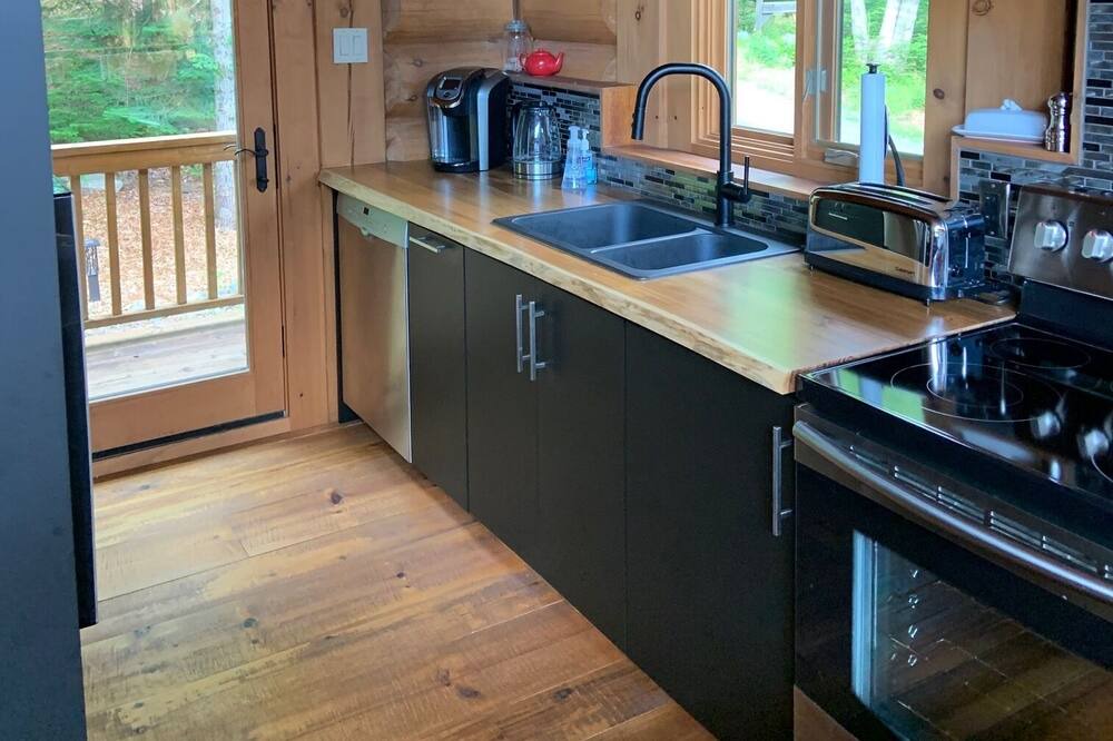 Photo of Kitchen in Val-des-Lacs