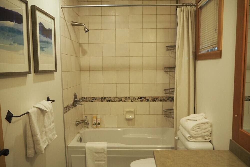 Photo of Bathroom in Golden