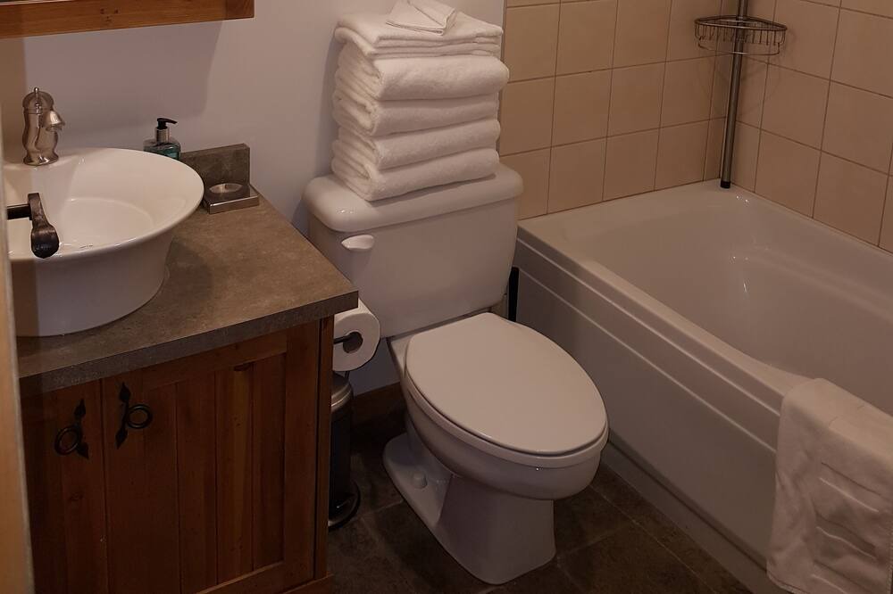 Photo of Bathroom in Golden