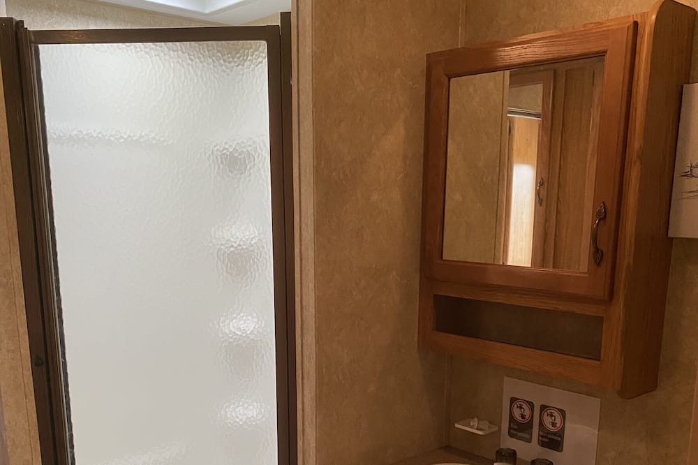 Photo of Bathroom in L'Isle-aux-Allumettes
