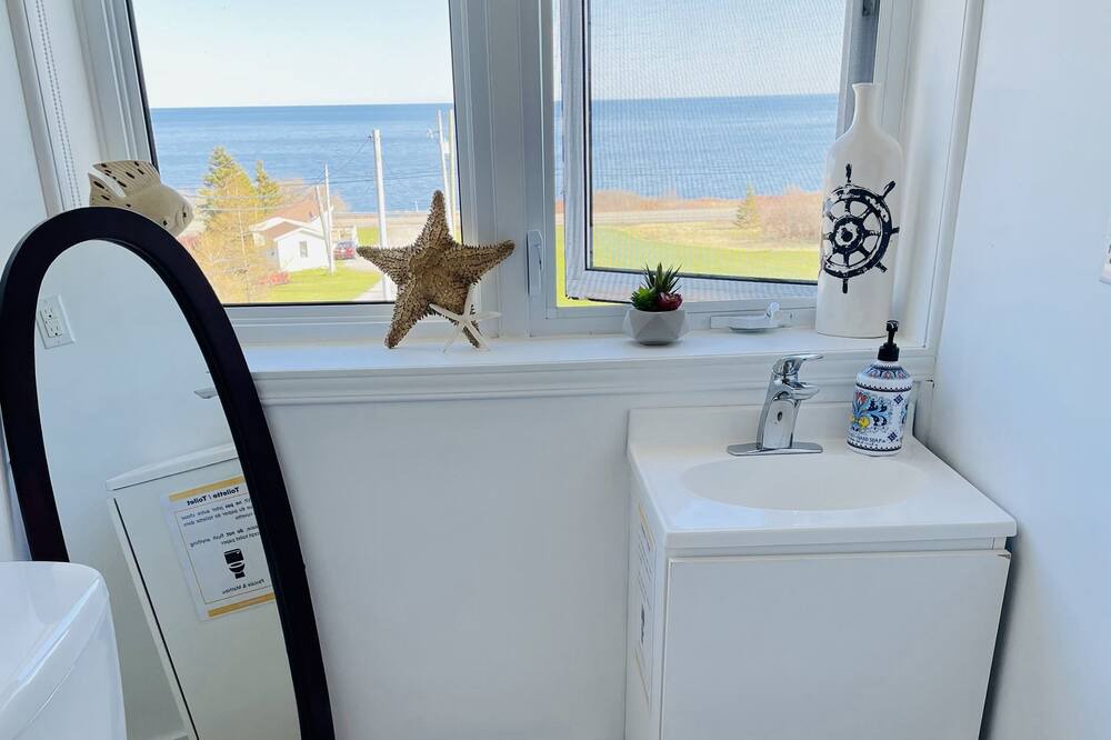 Photo of Bathroom in Perce