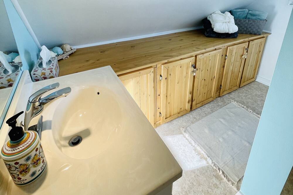 Photo of Bathroom in Perce