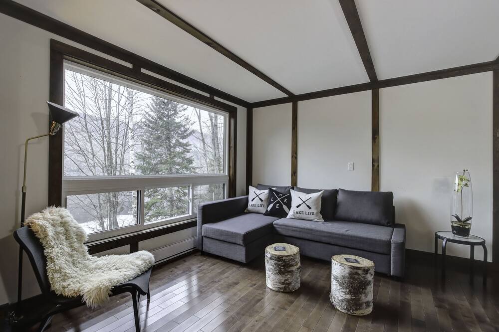Photo of Livingroom in Amherst