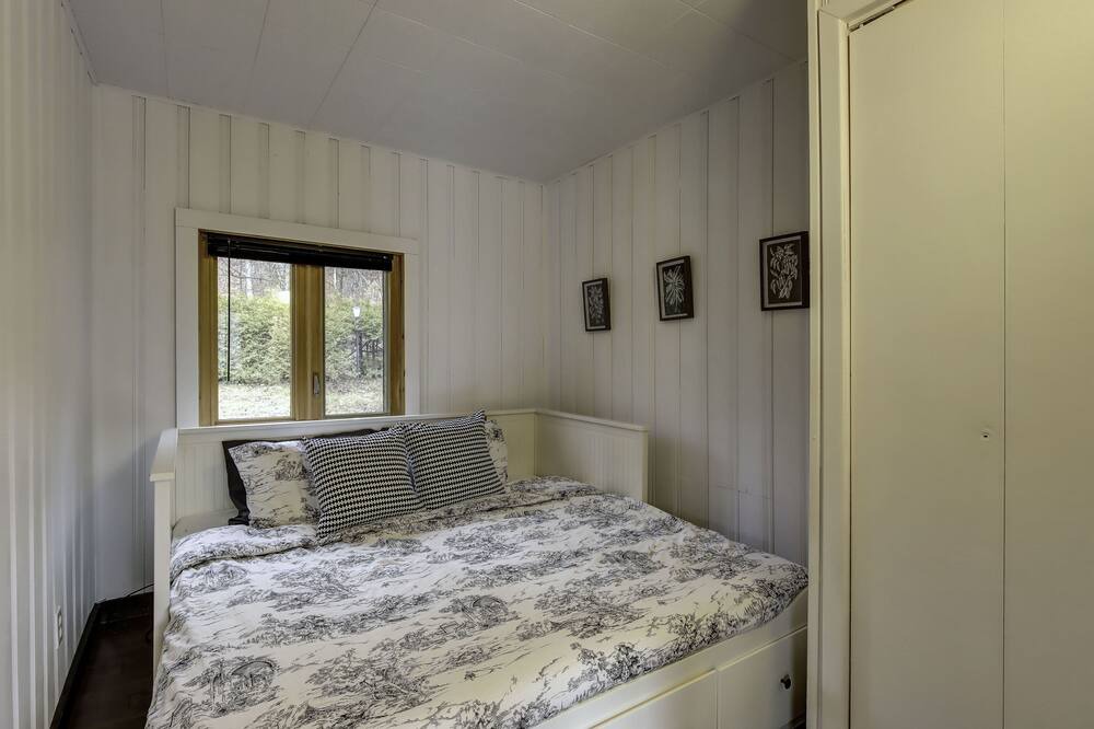Photo of Bedroom in Amherst