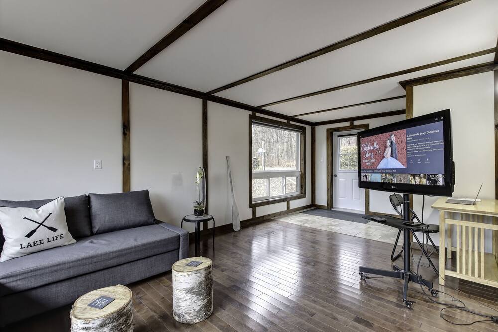 Photo of Livingroom in Amherst