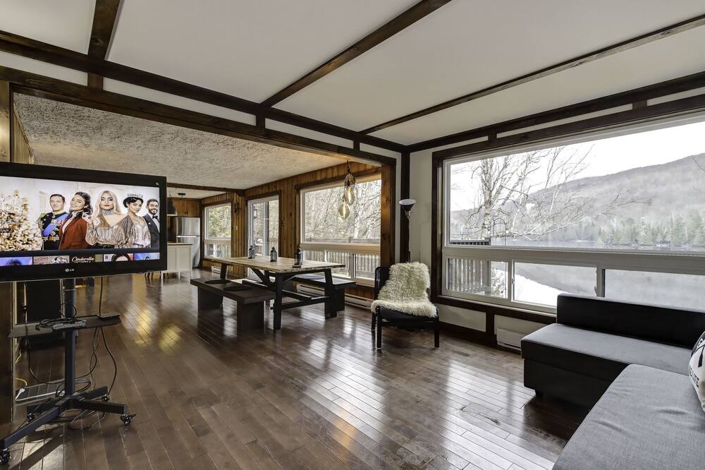 Photo of Livingroom in Amherst