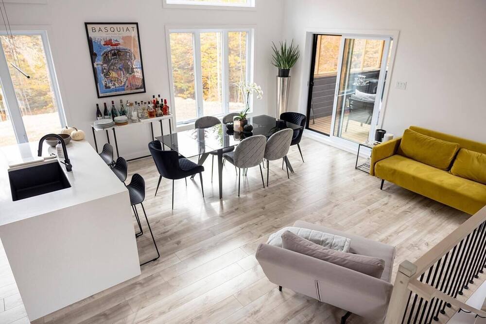 Photo of Livingroom in Chertsey
