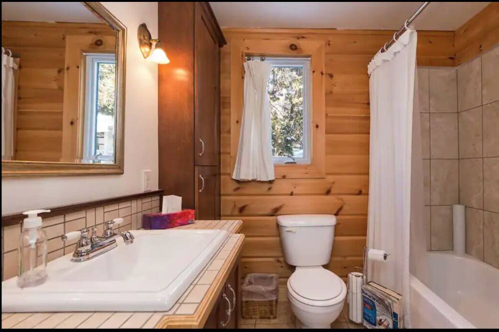 Photo of Bathroom in Baie-St-Paul