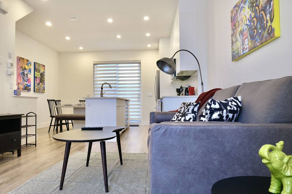 Photo of Livingroom in Bridgeland