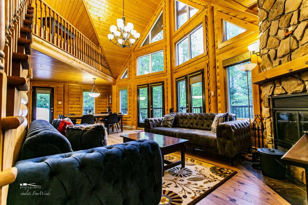 Photo of Livingroom in Amherst