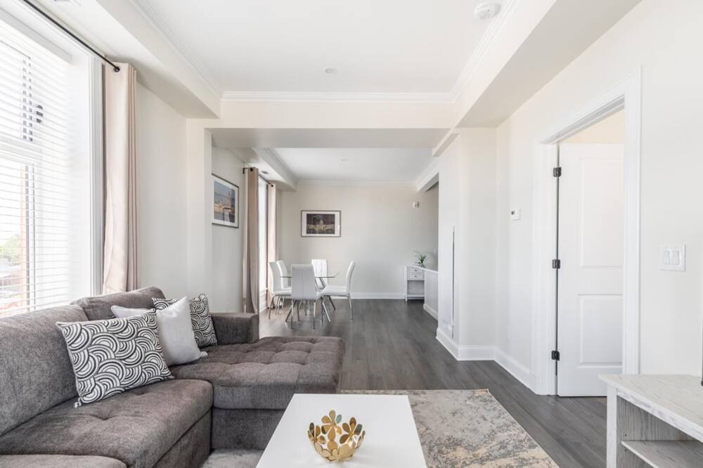 Photo of Livingroom in Smiths Falls