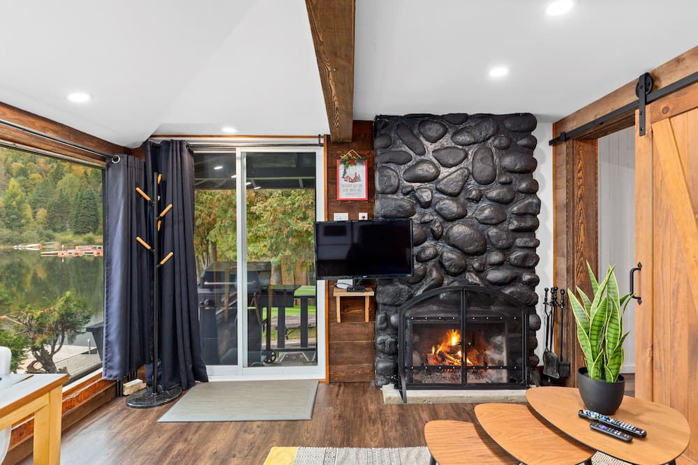 Photo of Livingroom in Sainte-Lucie-des-Laurentides