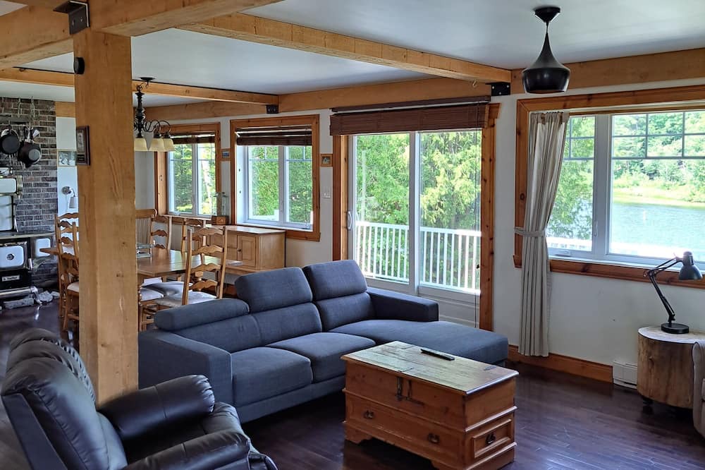 Photo of Livingroom in Saint-Jean-de-Matha