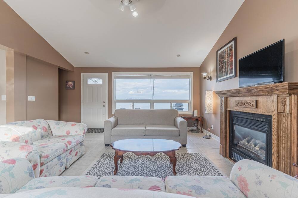Photo of Livingroom in Alcona
