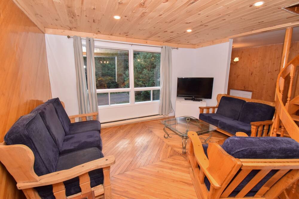 Photo of Livingroom in Amherst