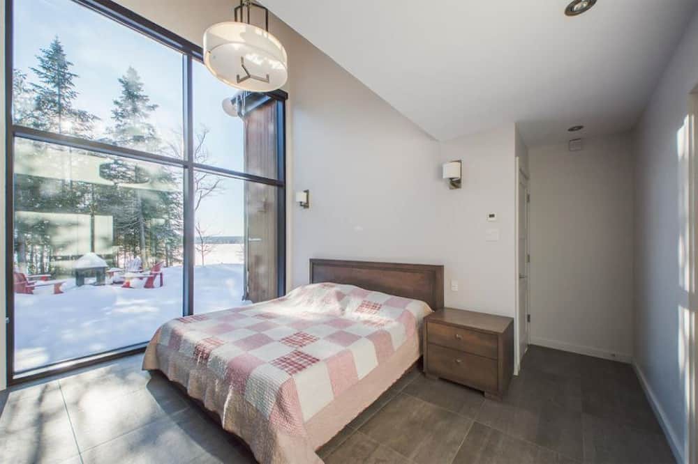 Photo of Bedroom in Sainte-Cecile-de-Whitton