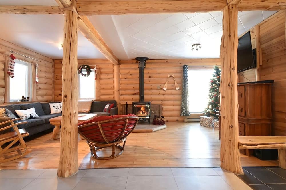 Photo of Livingroom in St-Adolphe-d'Howard