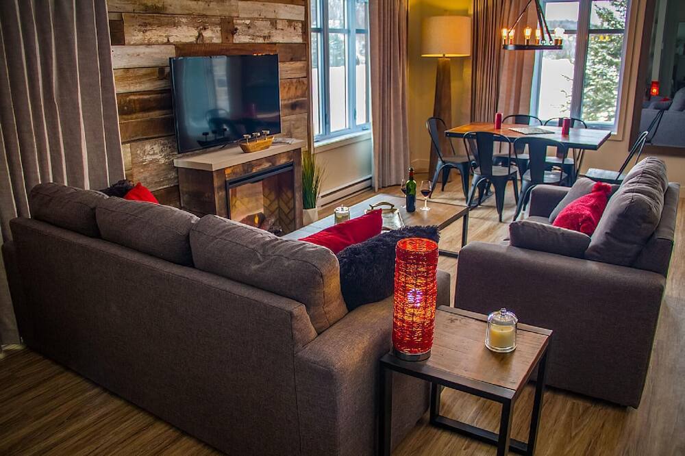 Photo of Livingroom in Sainte-Marguerite-du-Lac-Masson