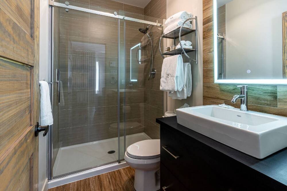 Photo of Bathroom in Sainte-Marguerite-du-Lac-Masson