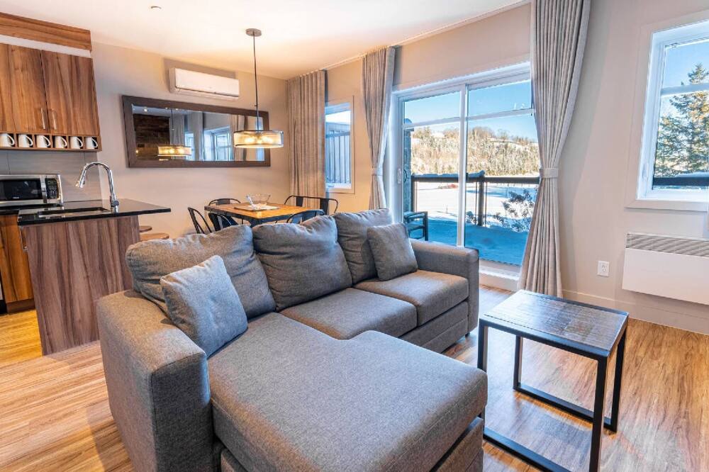 Photo of Livingroom in Sainte-Marguerite-du-Lac-Masson