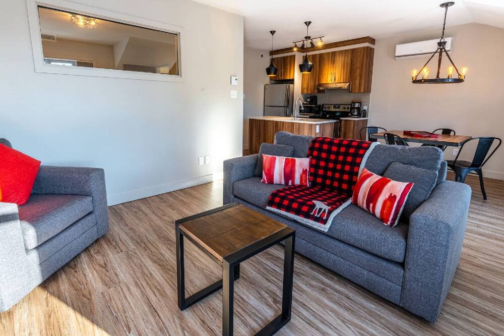 Photo of Livingroom in Sainte-Marguerite-du-Lac-Masson