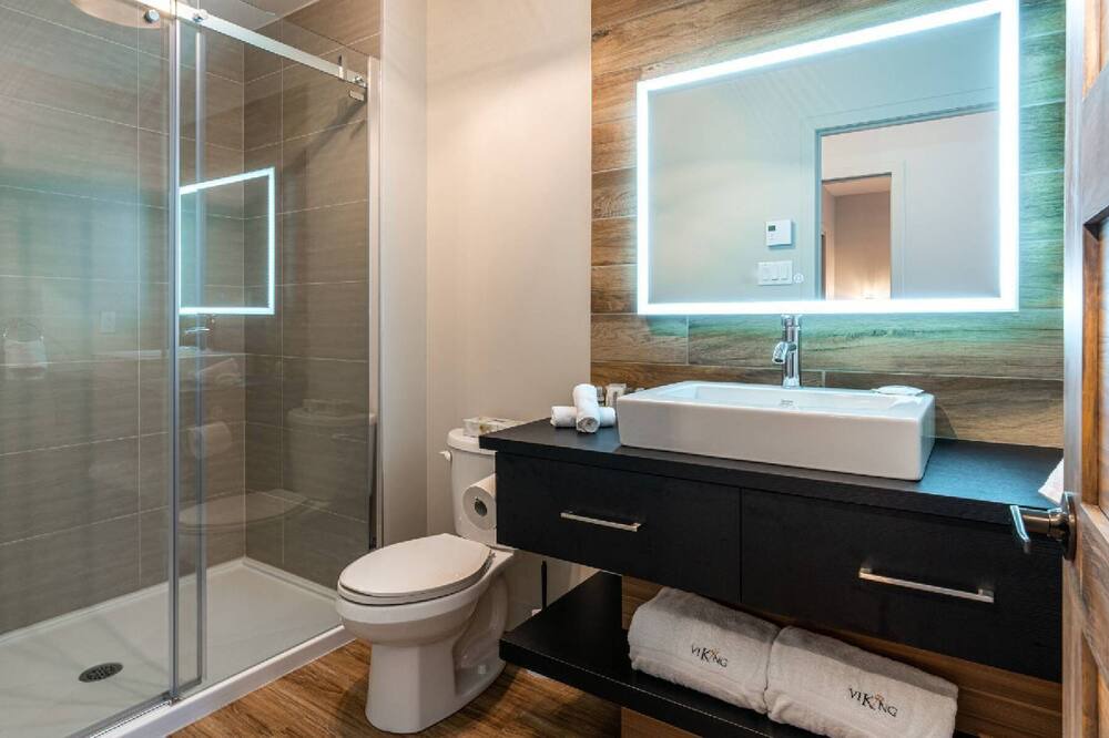 Photo of Bathroom in Sainte-Marguerite-du-Lac-Masson