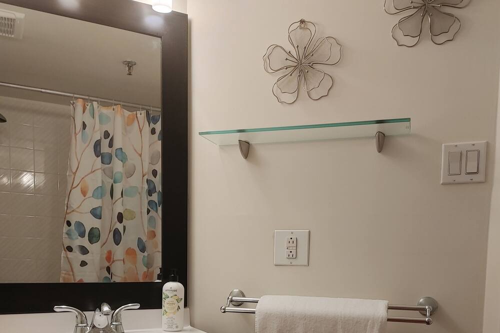 Photo of Bathroom in Shaughnessy Village