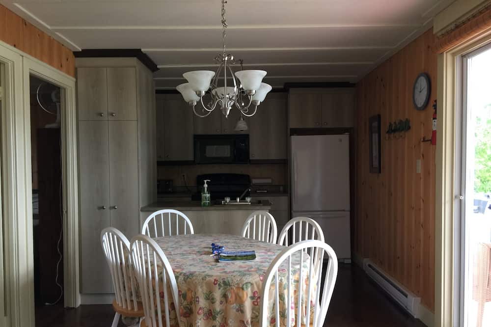 Photo of Kitchen in Saint-Jean-de-l'lle-d'Orleans