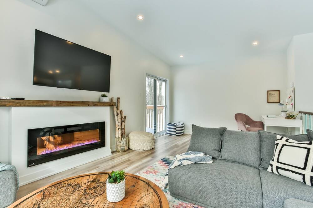 Photo of Livingroom in Val-des-Monts