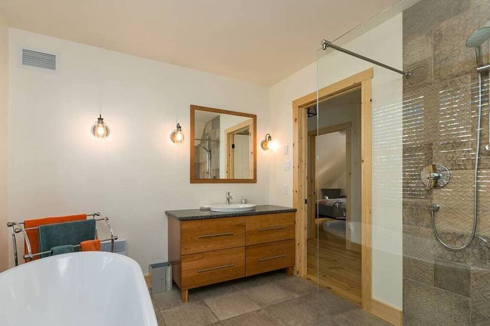 Photo of Bathroom in Les Eboulements