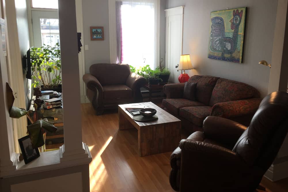 Photo of Livingroom in Vieux-Limoilou