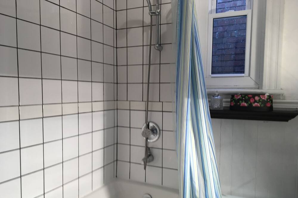 Photo of Bathroom in Vieux-Limoilou