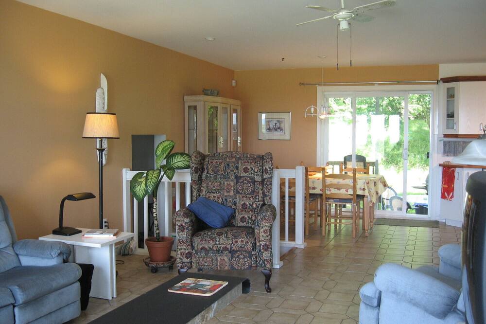 Photo of Livingroom in Sherbrooke