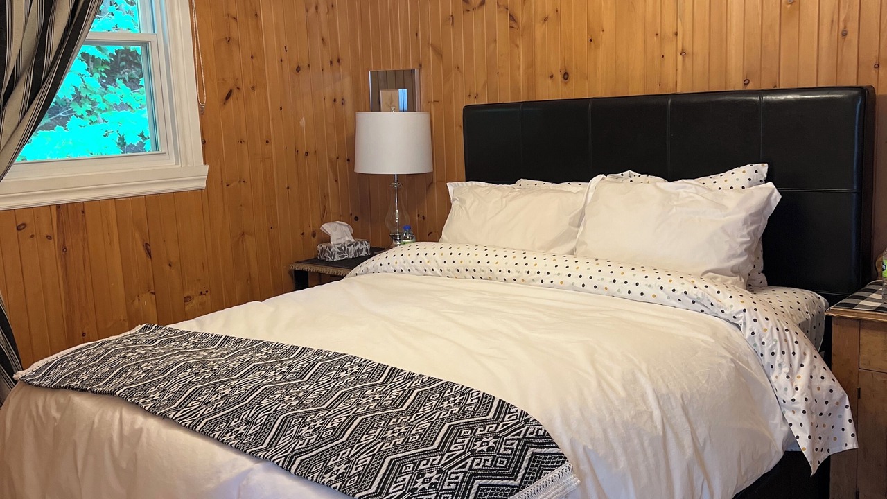 Photo of Bedroom in Saint-Jean-de-l'lle-d'Orleans