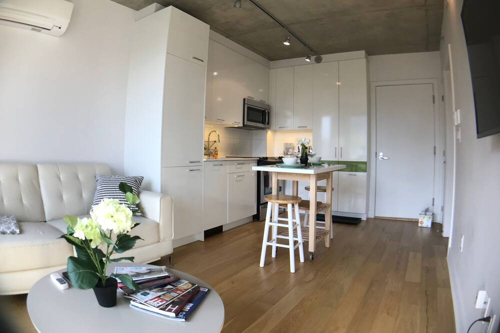 Photo of Livingroom in Shaughnessy Village
