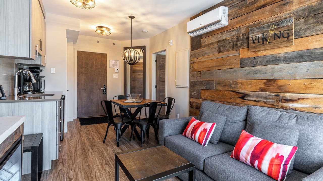 Photo of Livingroom in Sainte-Marguerite-du-Lac-Masson