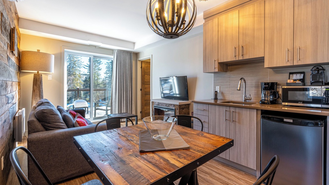 Photo of Livingroom in Sainte-Marguerite-du-Lac-Masson