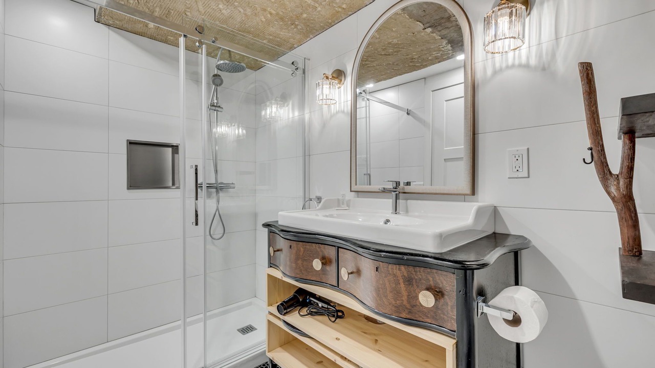 Photo of Bathroom in Montcalm