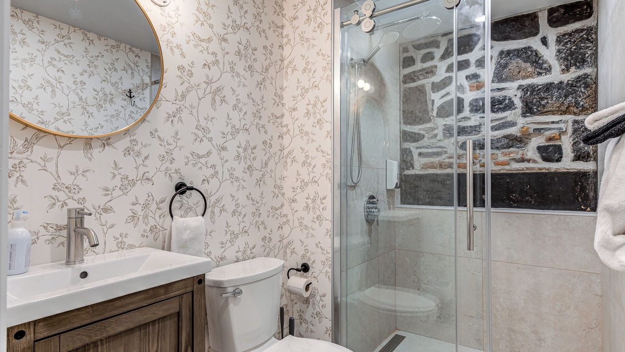 Photo of Bathroom in Vieux-Quebec-Cap-Blanc-colline Parlementaire