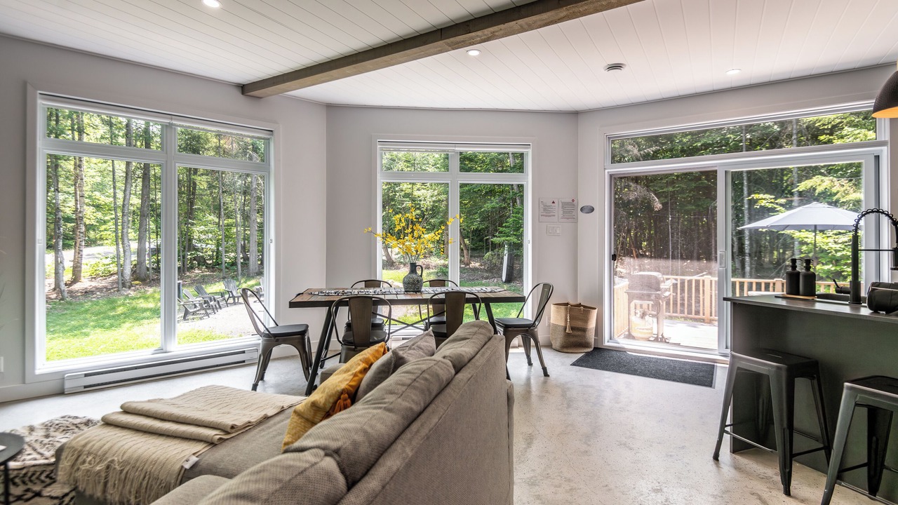 Photo of Livingroom in Chertsey