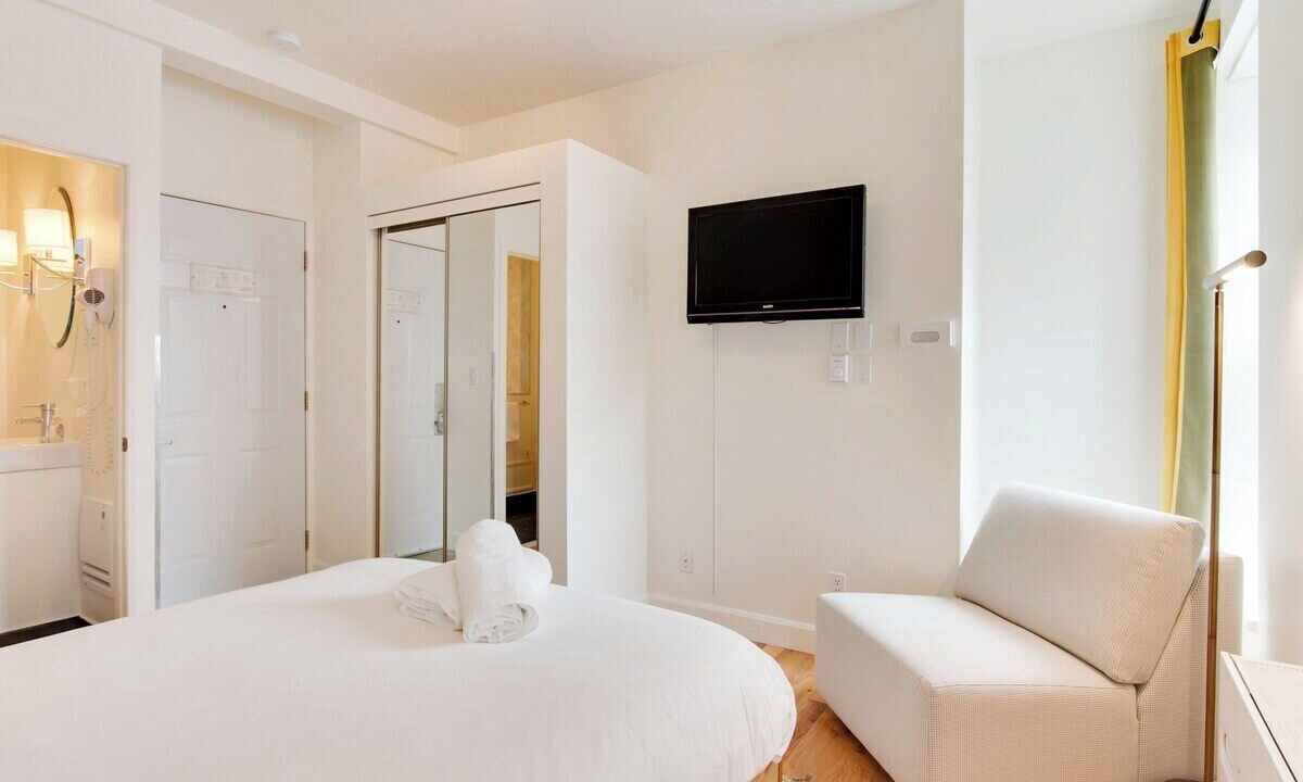 Photo of Bedroom in Latin Quarter