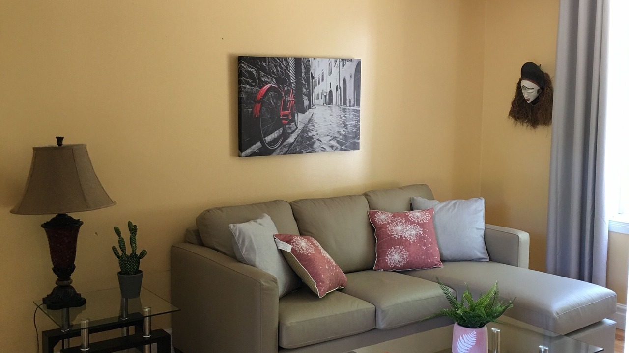 Photo of Livingroom in Val-des-Monts