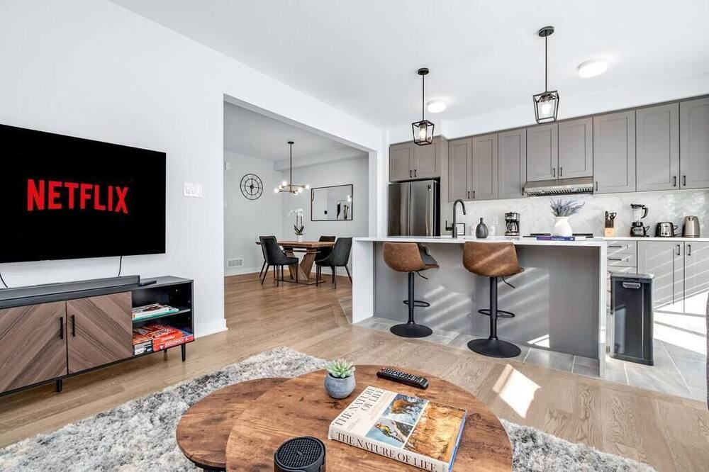 Photo of Livingroom in Cardinal Creek
