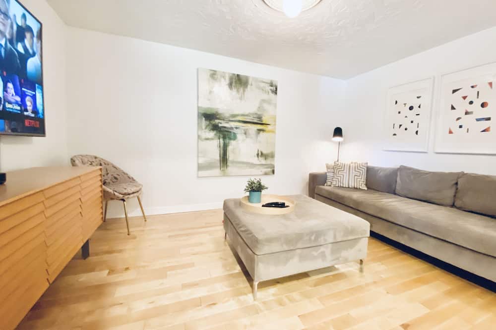 Photo of Livingroom in Consecon