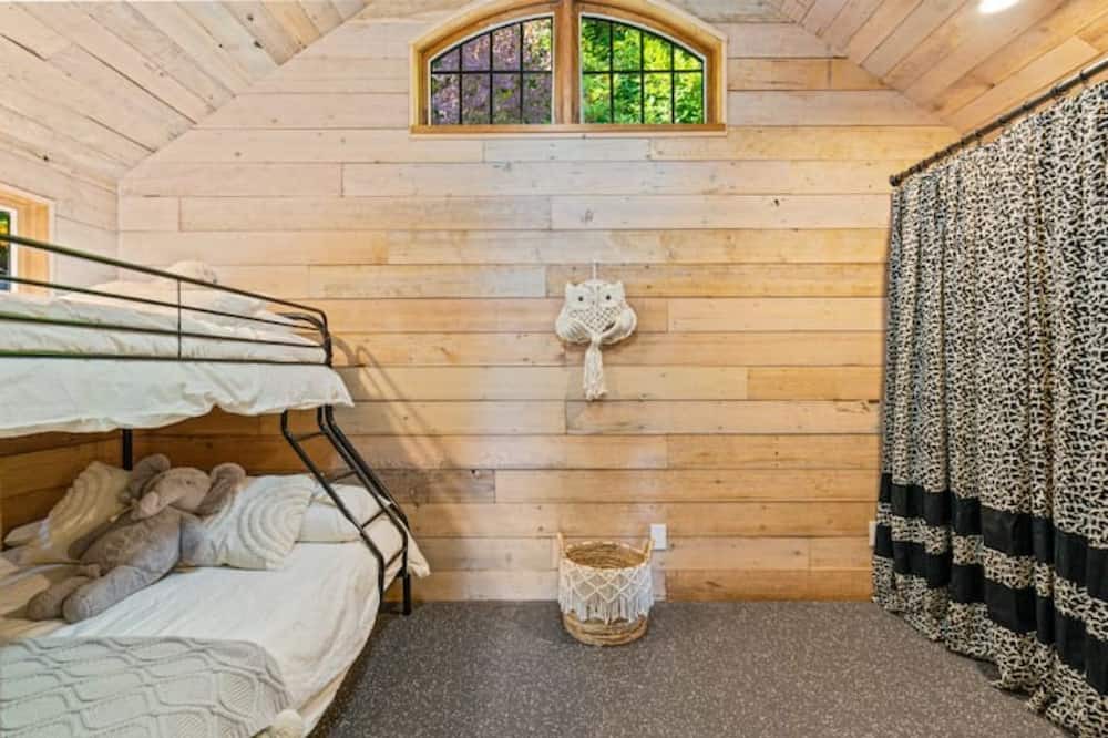 Photo of Bedroom in District of North Vancouver
