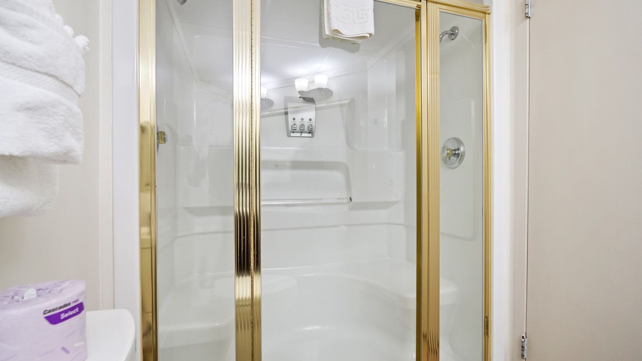 Photo of Bathroom in Edson
