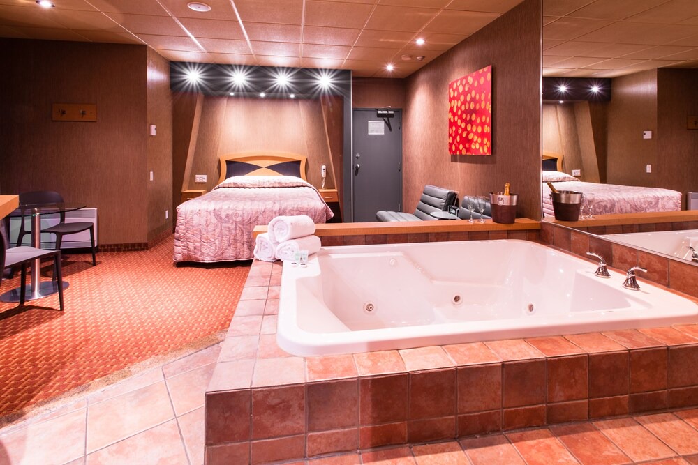 Photo of Bathroom in Cote-Des-Neiges—Notre-Dame-De-Grace