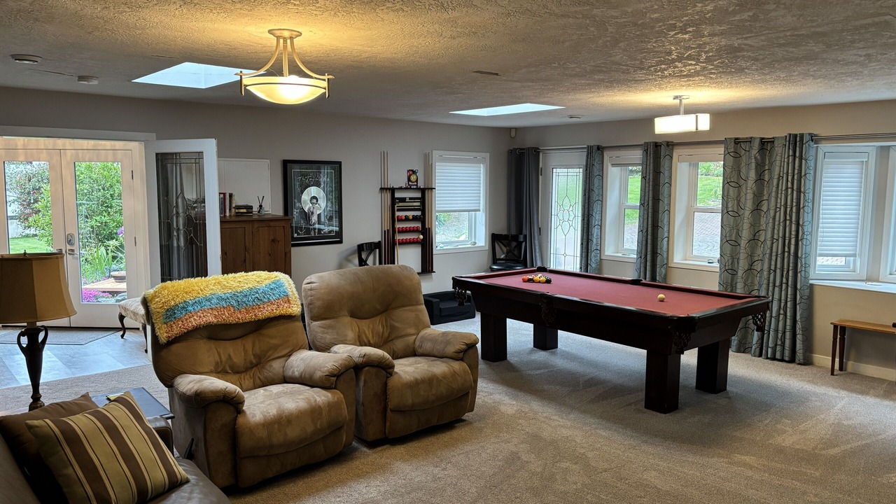 Photo of Livingroom in Shawnigan Lake